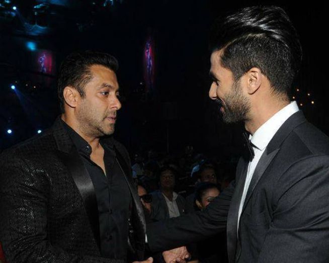 Was Salman Khan missing Shah Rukh Khan at Filmfare Awards 2015?